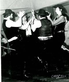 Čtyři cowboys v zajetí tance! 1986  » Click to zoom ->
