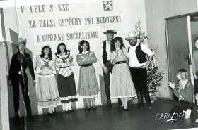 Vystoupení pro vojáky v kasárnách v Přílepech u Prahy. 1985.  » Click to zoom ->
