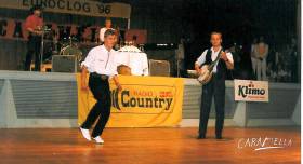 Duel Banjo x Clogger na Euroclogu 1996 v podání Aleše Bureše a Honzi Klocperka. KD Eden - pátek.  » Click to zoom ->